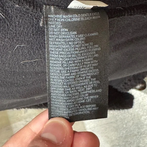 Women's Uniqlo Fuzzy Jacket. - Picture 5 of 5